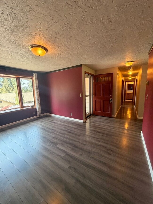 Foto del edificio - 3-Bed 2.5 Bath home in South Hills!