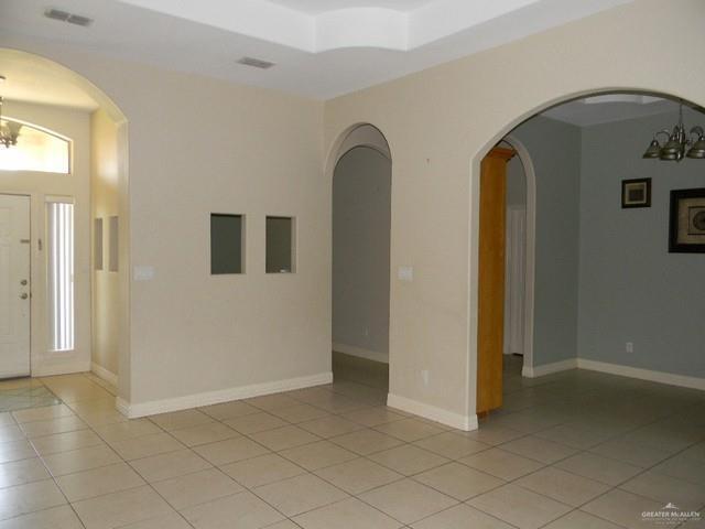 Building Photo - 605 Wind Crest