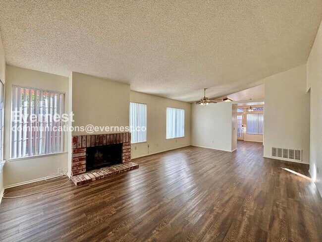 Foto del edificio - 27271 Prominence Rd