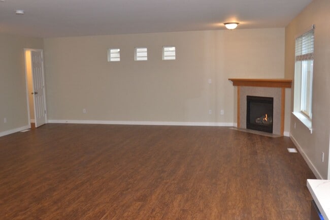 Building Photo - 13411 11th Pl W