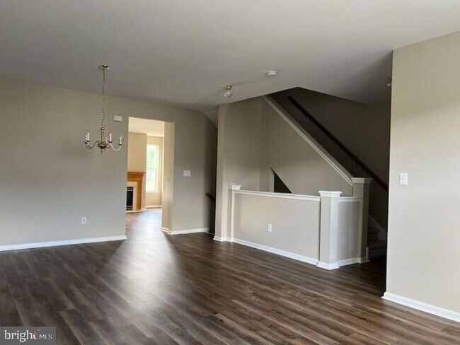 Building Photo - 147 Acorn Dr