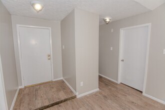 Building Photo - 20031 Woodhall Ln