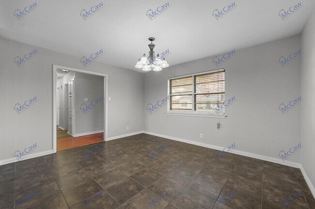 Building Photo - Timeless 3/2 Home in Arlington!