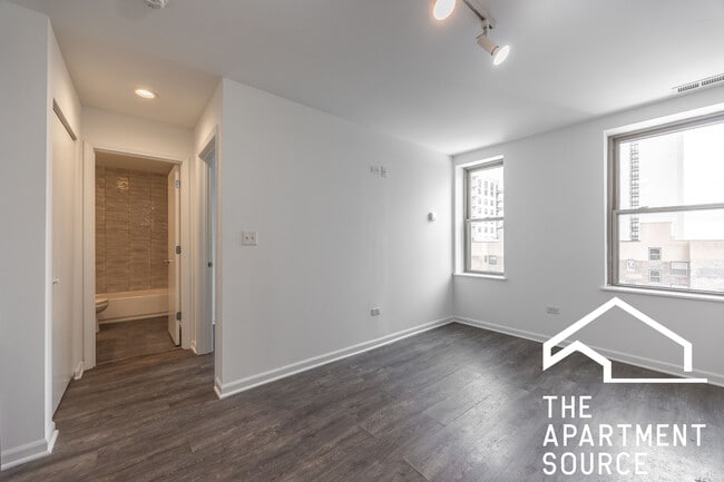 Building Photo - 940 W Winona St