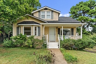 Building Photo - 307 Tillman Ln