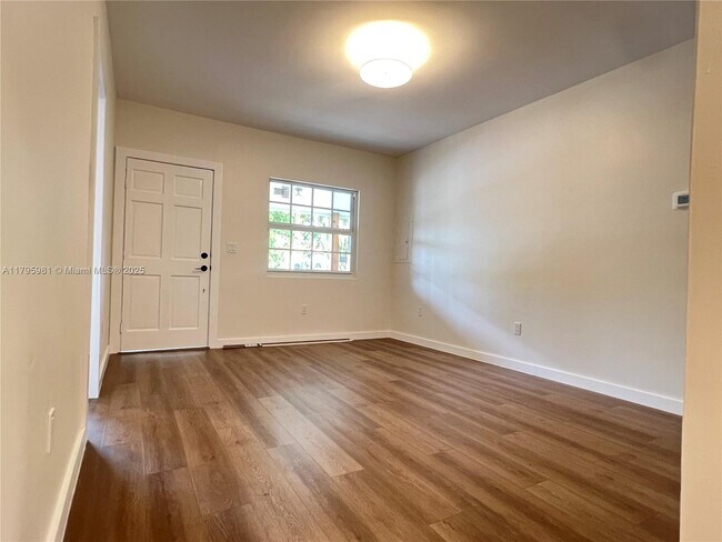 Foto del edificio - 315 NE 110th St