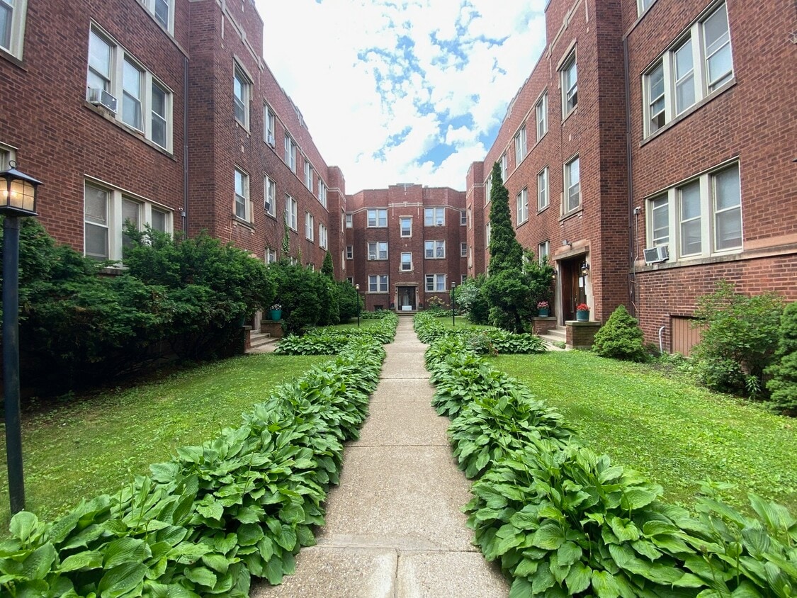 Primary Photo - 1349 W Touhy Ave