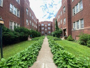 Building Photo - 1341 W Touhy Ave