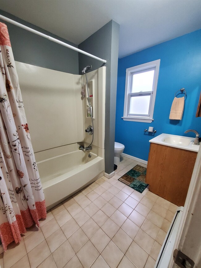 Building Photo - 18 Mechanic St