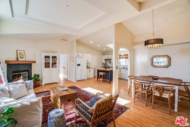 Building Photo - 1169 Aztec