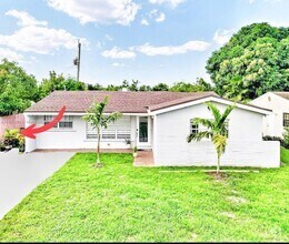 Building Photo - 7031 SW 27th Ct