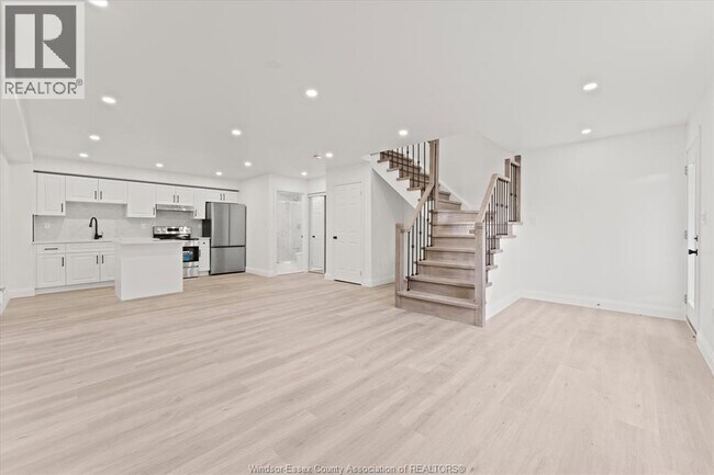 Building Photo - 702 Pierre Ave