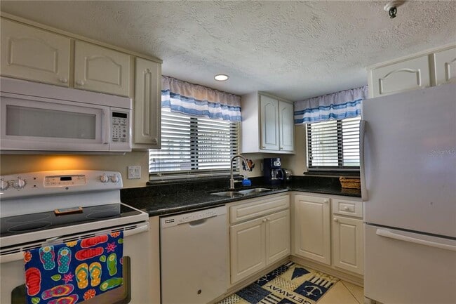 Building Photo - 5301 S Atlantic Ave