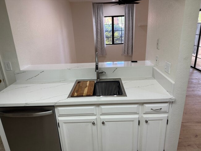 Building Photo - 4203 N River Grove Cir