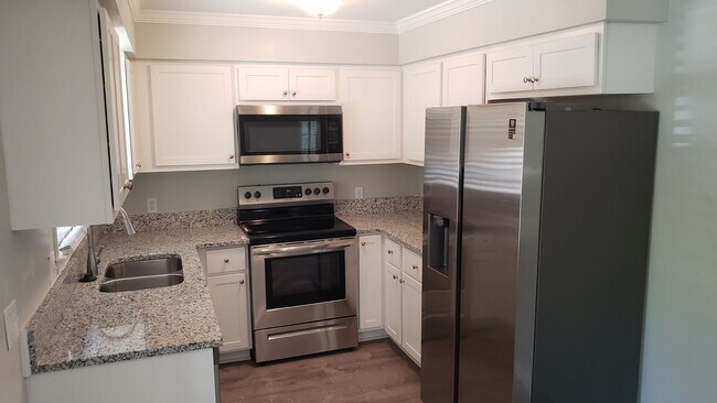 Foto del edificio - Updated 2br 1.5ba Condo Style home in grea...