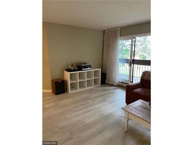 Foto del edificio - 8037 Xerxes Ave S