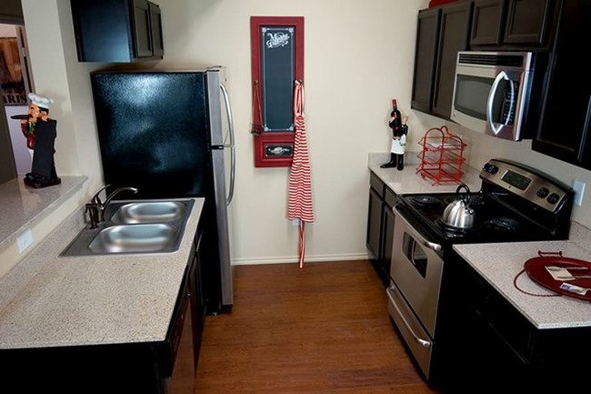 Salt Fork Apartments Amarillo TX Apartments Com   Salt Fork Apartments Amarillo Tx 2bd2ba   910 Sf   Kitchen 