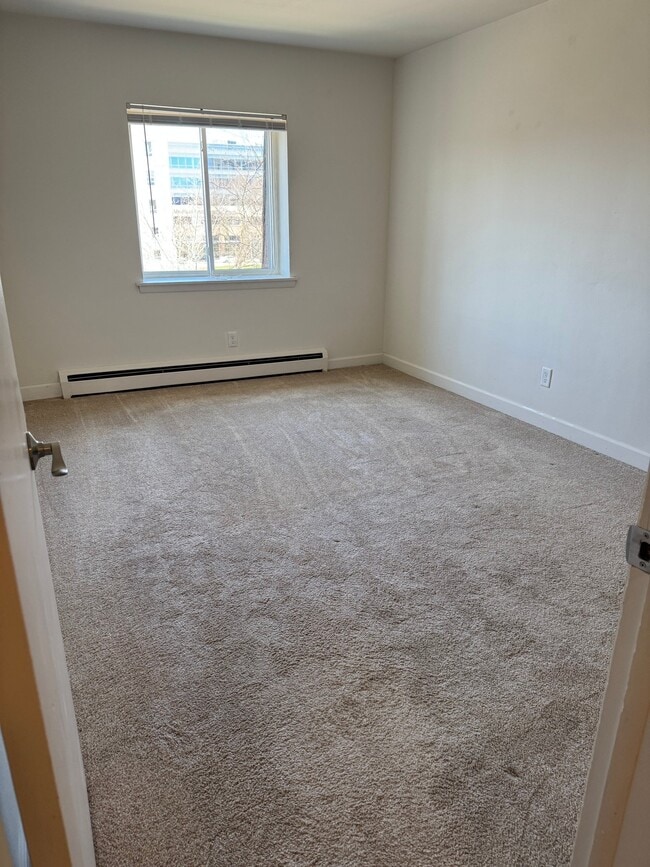 Building Photo - 2260 N Summit Ave