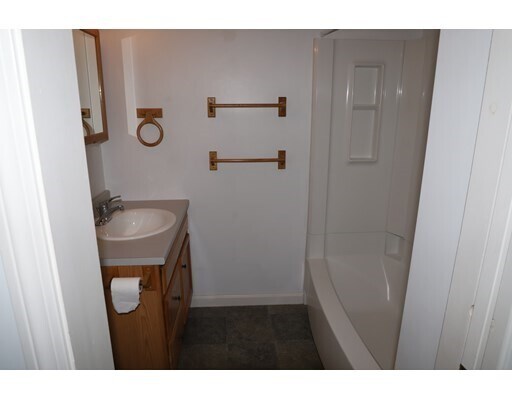 Building Photo - 344 Somers Rd