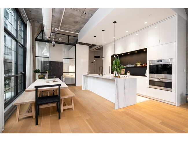 Building Photo - 525 N 3rd St