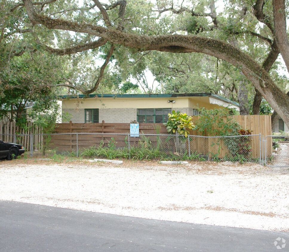 Foto del edificio - 1418-1470 SW 27th St