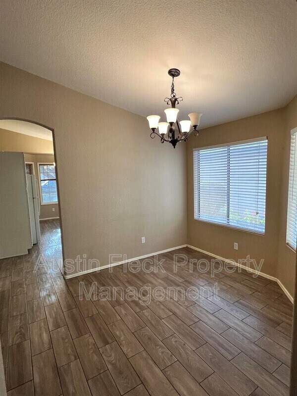 Building Photo - 489 S. Ash St.