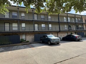 Building Photo - 701 S College Rd