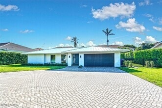 Building Photo - 646 Park Shore Dr
