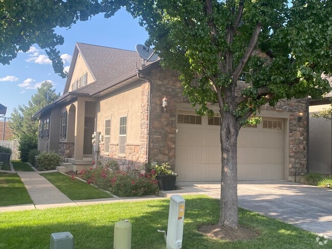 Building Photo - 224 W Bellano Way