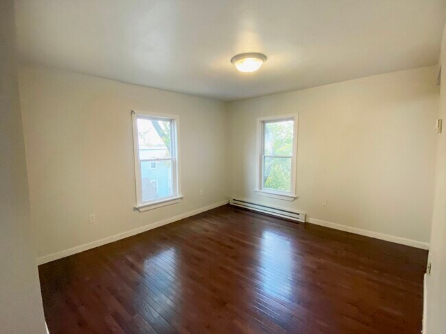 Building Photo - 40 Clark St