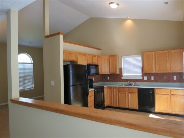 Building Photo - 3651 Catalpa Avenue