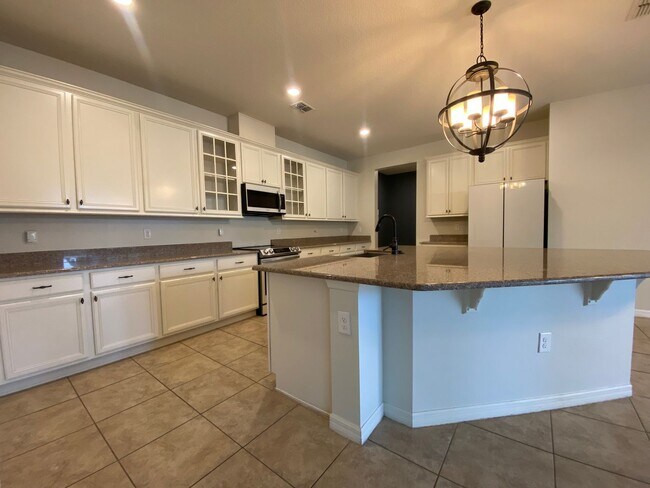 Foto del edificio - Stunning 5 Bedroom Pool Home in Orchard Hi...