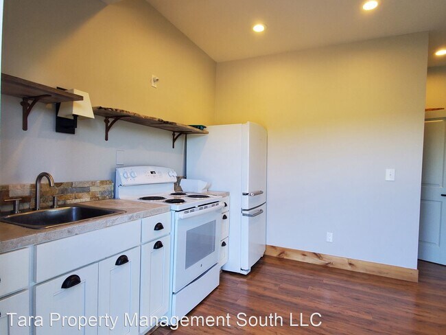 Building Photo - 1 br, 1 bath House - 2099 Shore Ave. Unit B