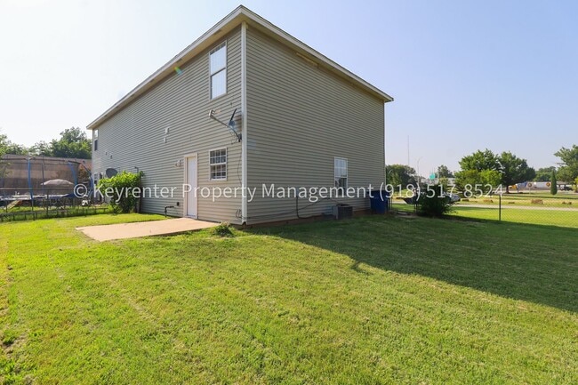 Building Photo - 3 Bed | 1.5 Bath in Central Tulsa!