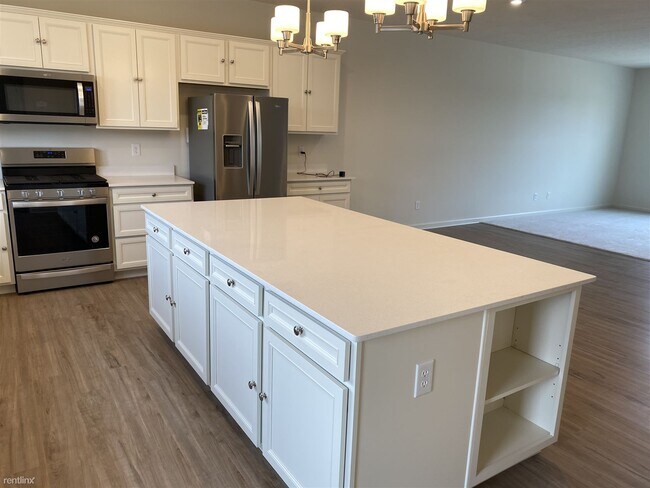 Building Photo - 3 br, 2.5 bath Townhome - 9739 Junction St...