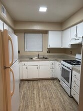 Building Photo - 9381 Shadowood Dr