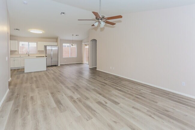 Building Photo - 2322 S 65th Dr