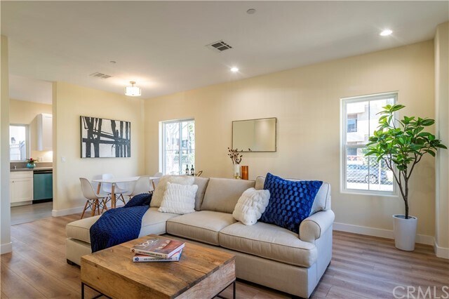 Building Photo - 716 N Stoneman Ave