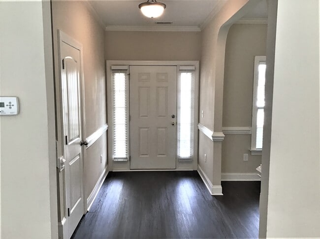 Foto del edificio - 617 Monterey Pine Dr