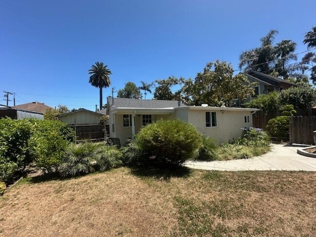Building Photo - 417-417-417-412 Dibblee Ave