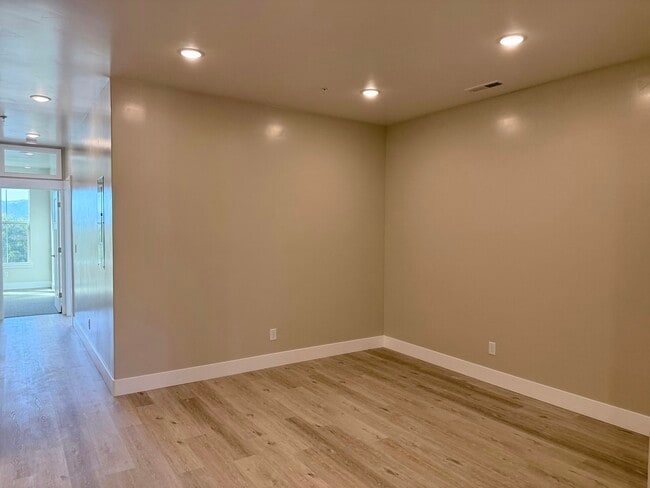 Foto del edificio - 67 S Main St