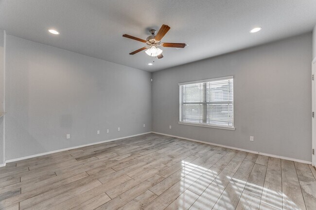 Foto del edificio - 1348 N Corsica Dr