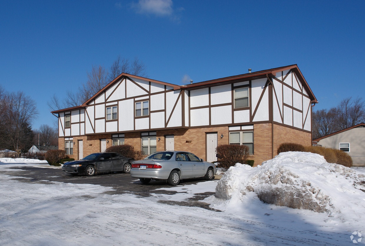 2193 Meadowlawn Dr, Holt, MI 48842 Apartments in Holt, MI