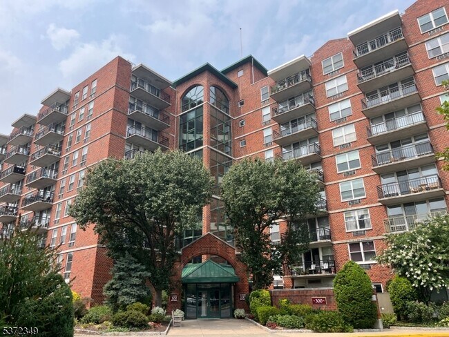 Foto del edificio - 300 Main St