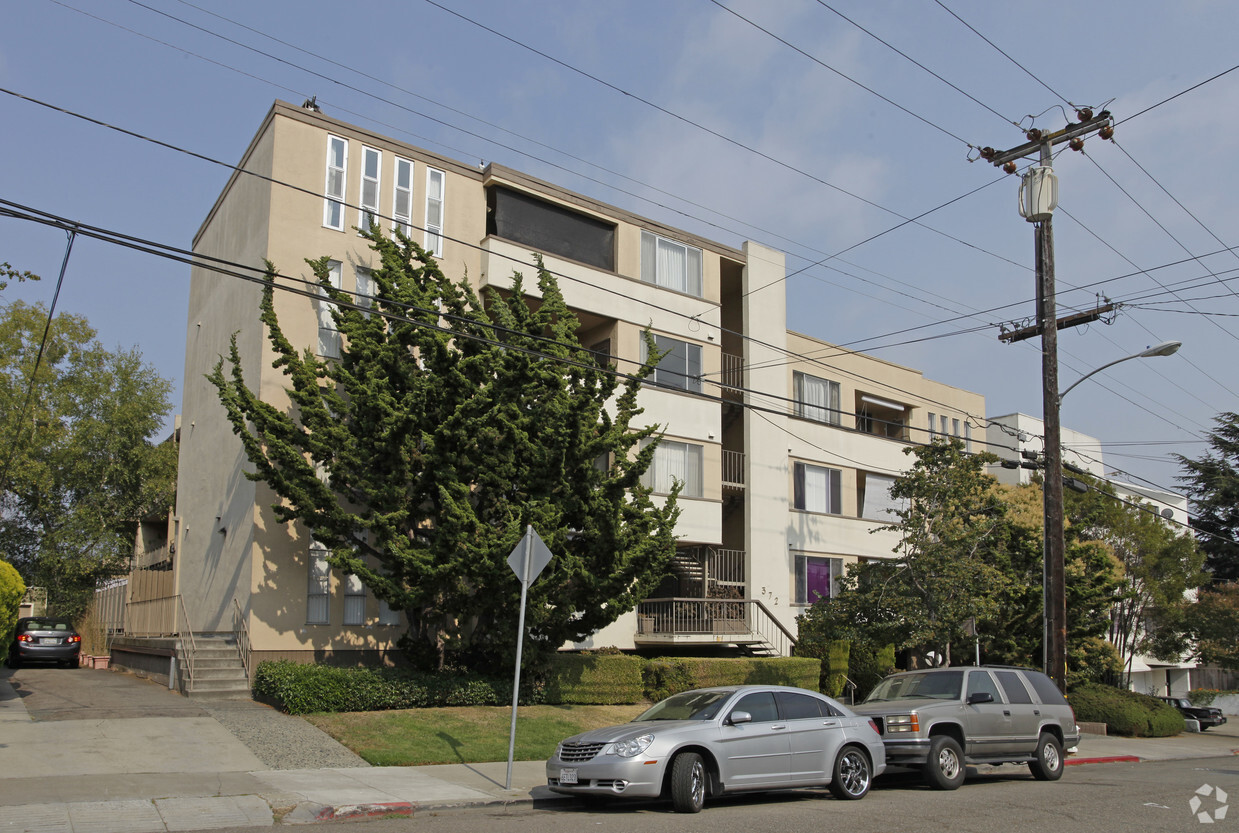 Primary Photo - Euclid Ave Apartments