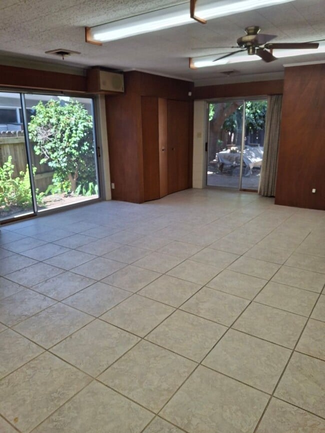 Building Photo - SHOWING WEDNESDAY 10/1 AND FRIDAY 10/3 @ 1...