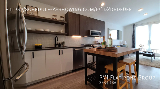 Building Photo - Chic Modern Chaffee Park Condo