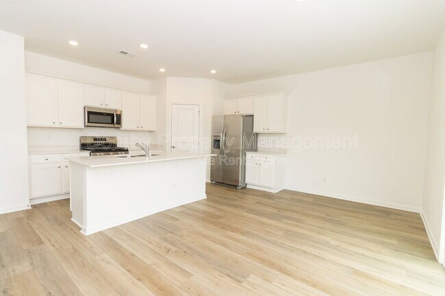 Building Photo - 105 Saddlebred Wy