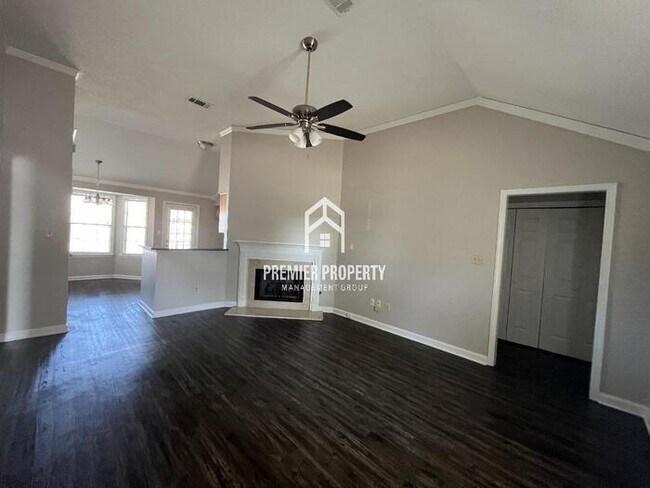 Foto del edificio - 8918 Lake Springs Cove