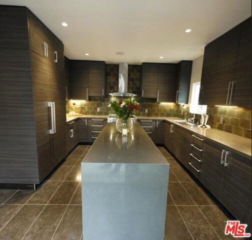 Foto del edificio - 869 S Bundy Dr